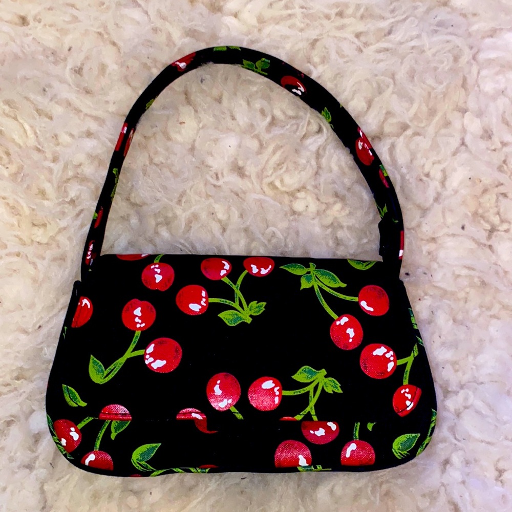 Y2K Vintage Cherry shoulder purse-Black with red Cherries 🍒